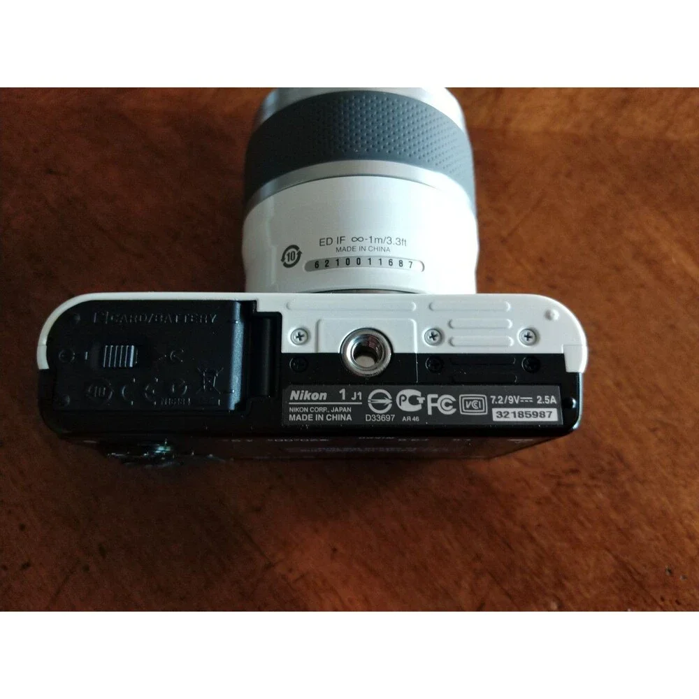 READ* Nikon 1 J1 White Digital Camera with 1 NIKKOR 10-30mm VR Lens